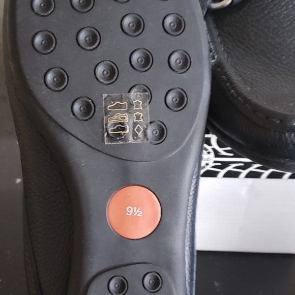 Shoe - Picture 4 of 5